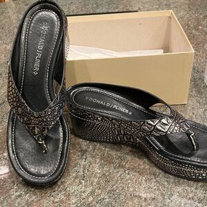 Donald J. Pliner Black Silver Metallic Gator Sandals